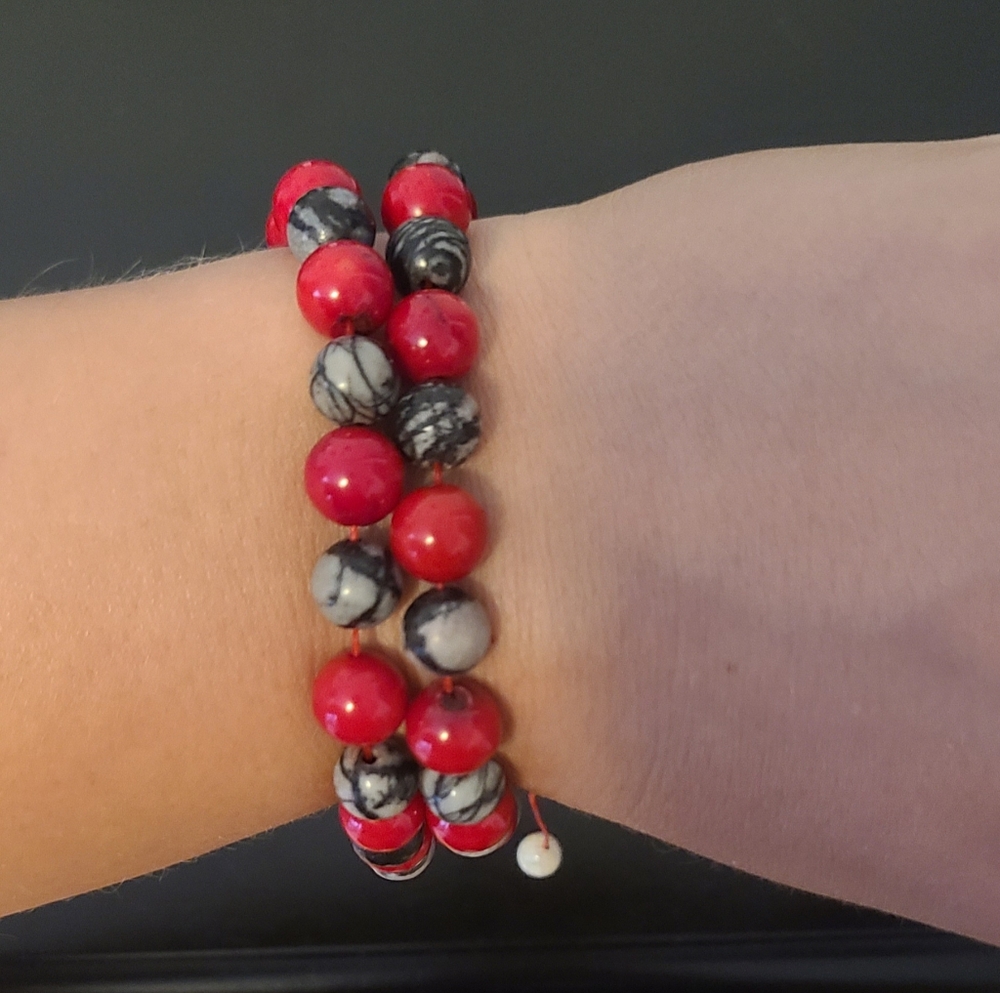 Set of 2 beaded bracelets